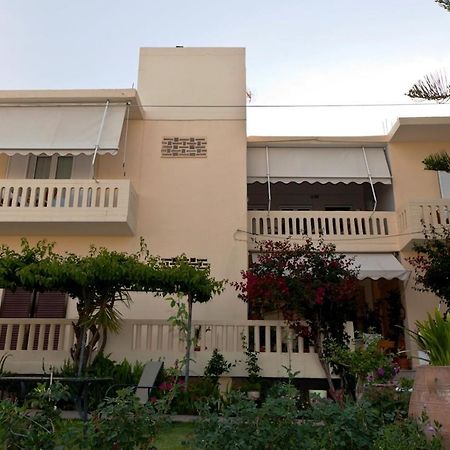 Raisakis Apartments Agia Marina  Exterior photo