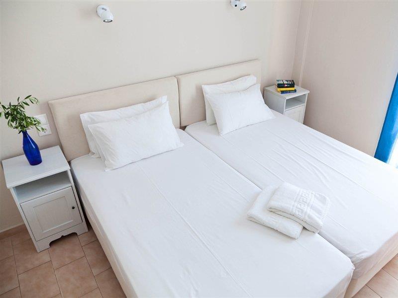 Raisakis Apartments Agia Marina  Exterior photo