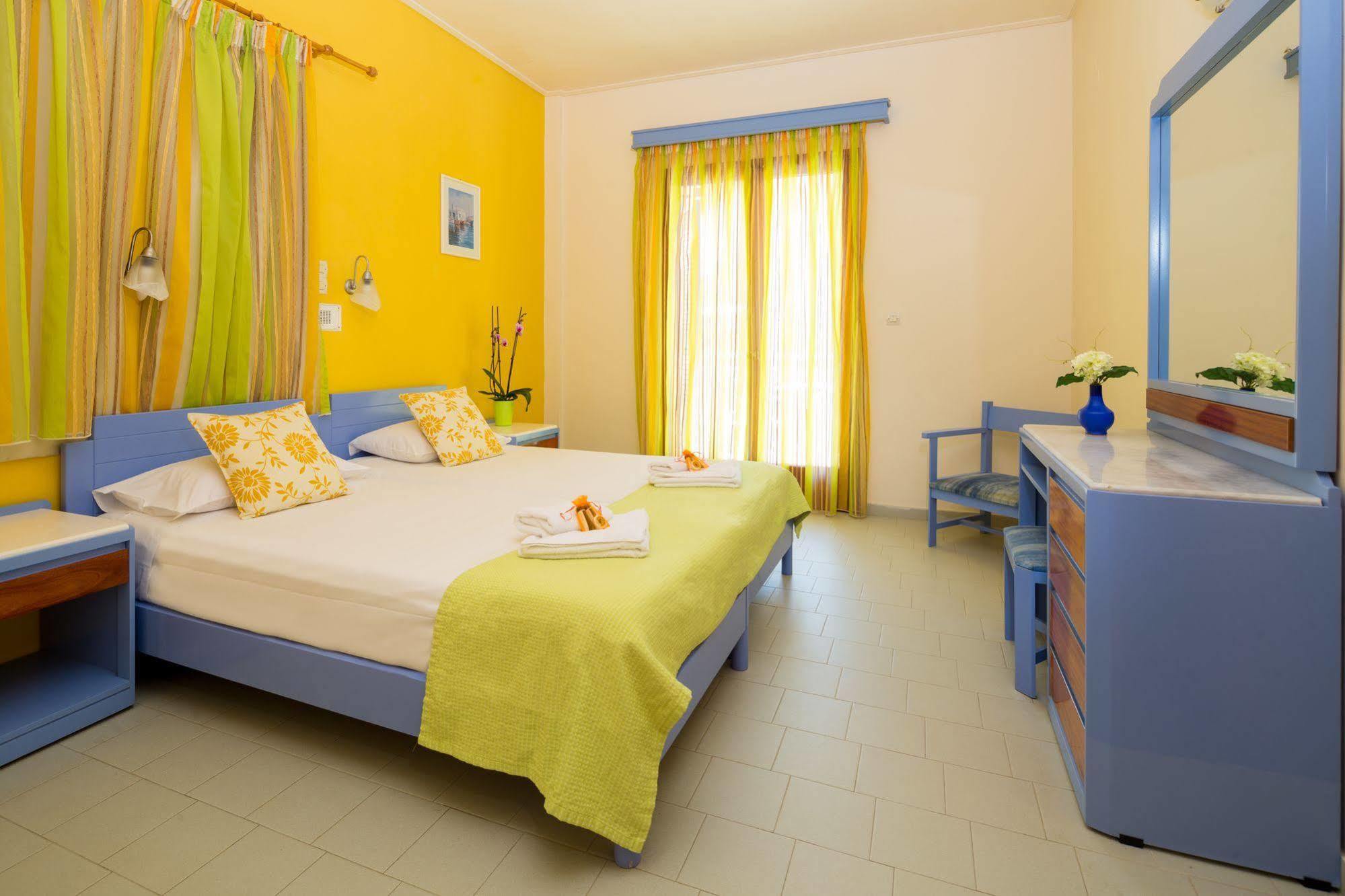 Raisakis Apartments Agia Marina  Exterior photo