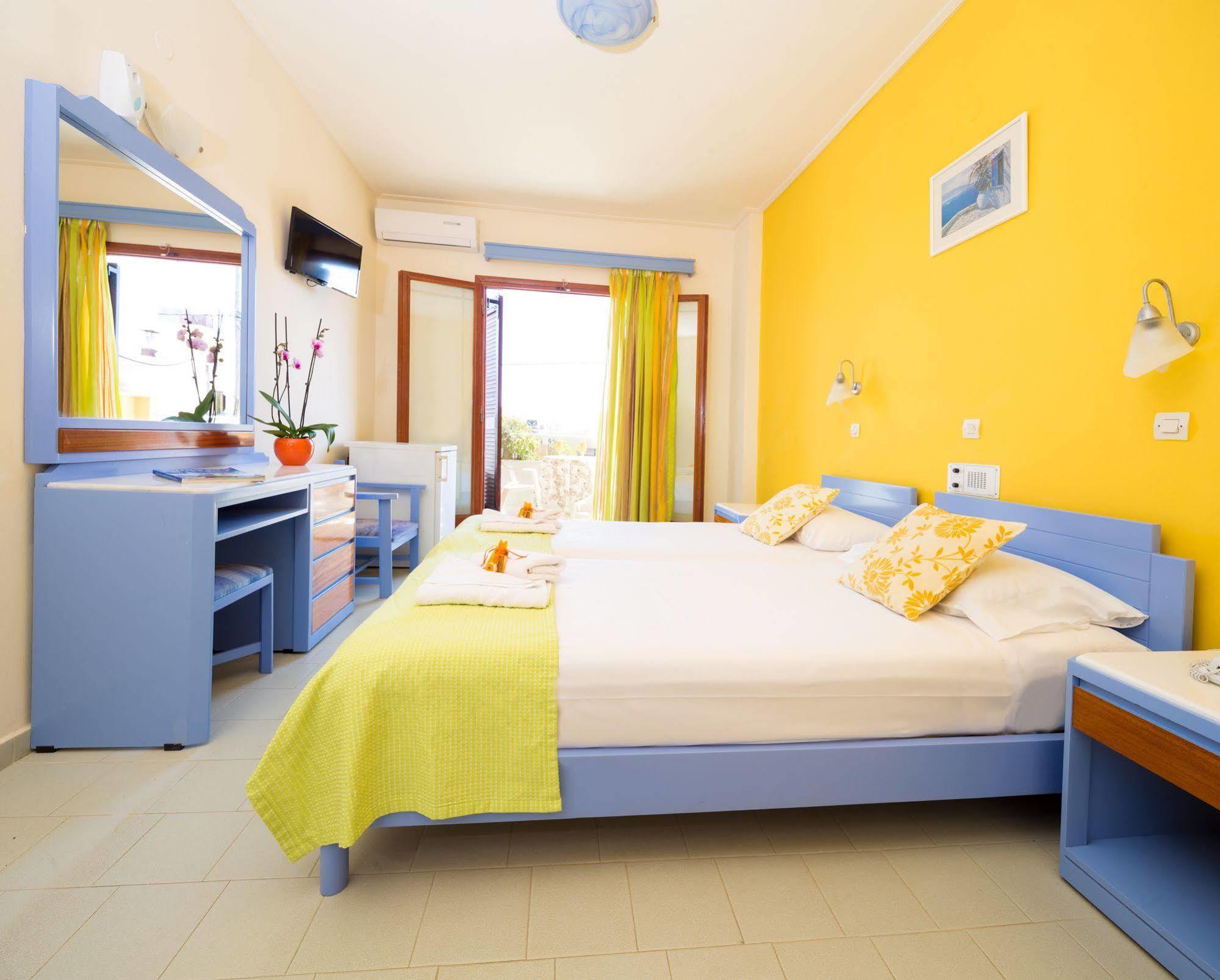 Raisakis Apartments Agia Marina  Exterior photo